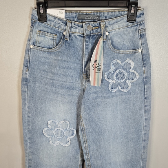Cali 1850 Size 3/26 Light Wash High Waist Wider Leg Denim Flower Embellish Jeans - Picture 4 of 16